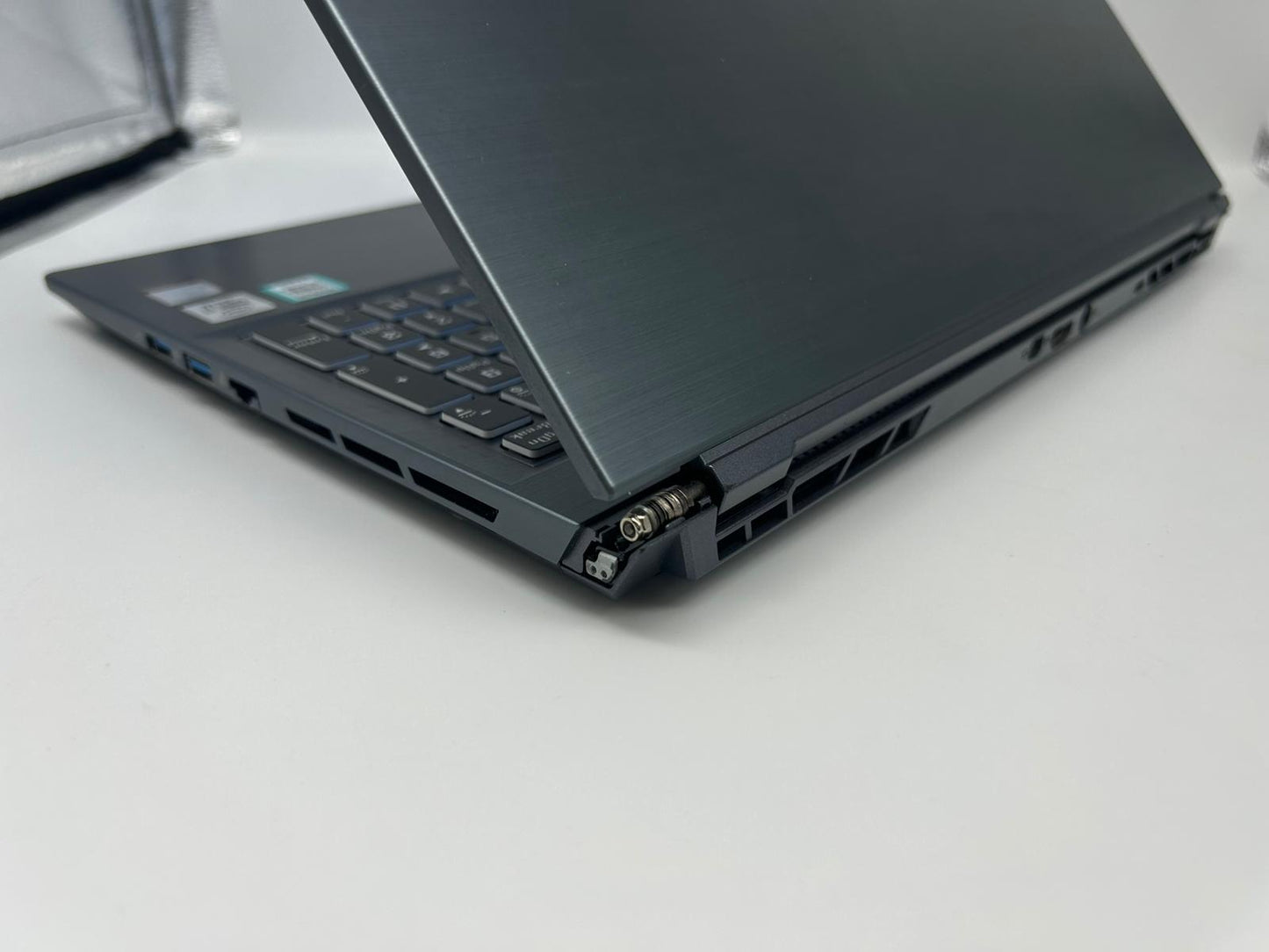 THUNDEROBOT P1 (I7-10/32GB/1TB SSD) (RTX 3080)