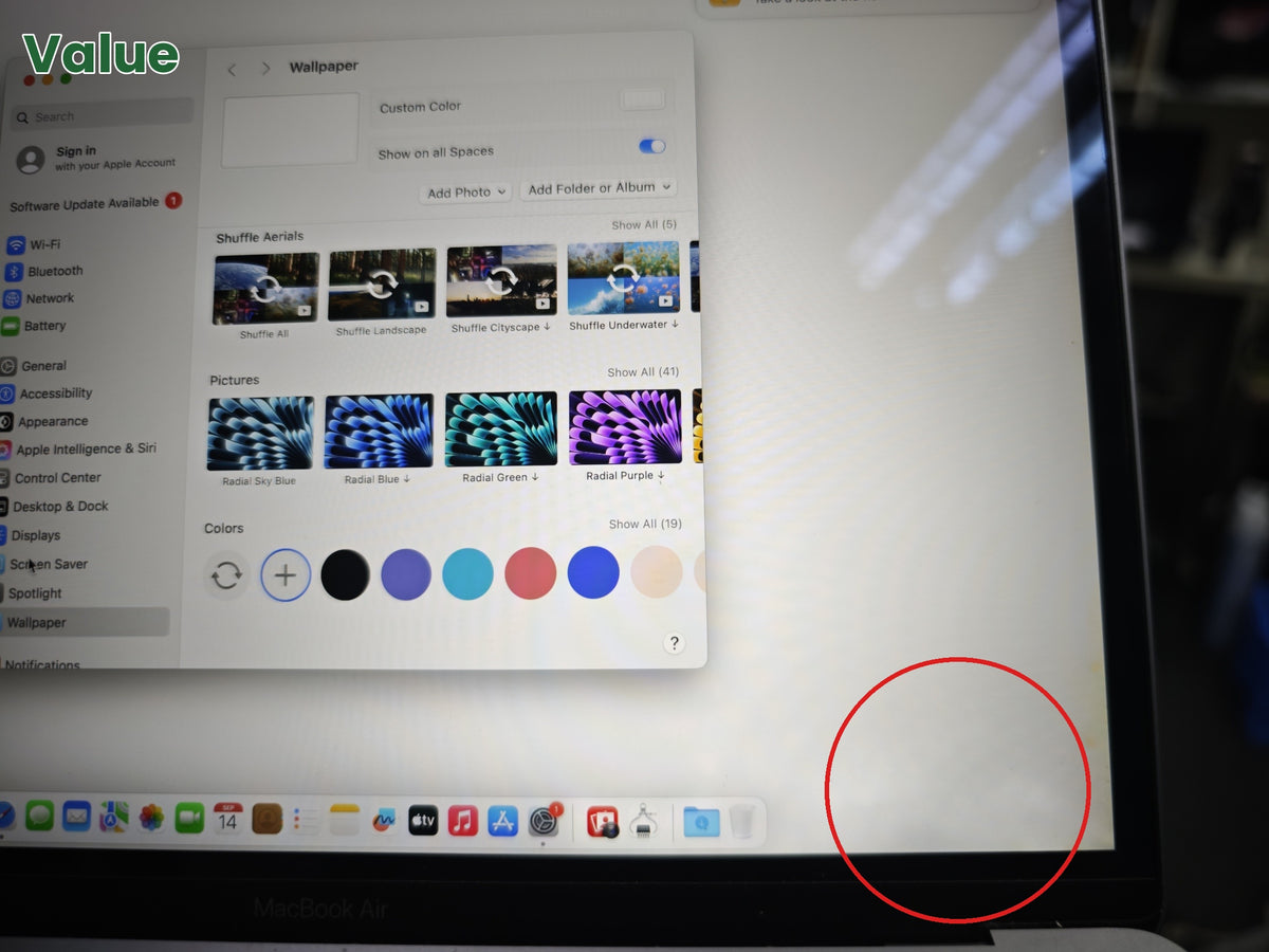 MacBook Air 2020 M1 Value variant - screen burn mark circled