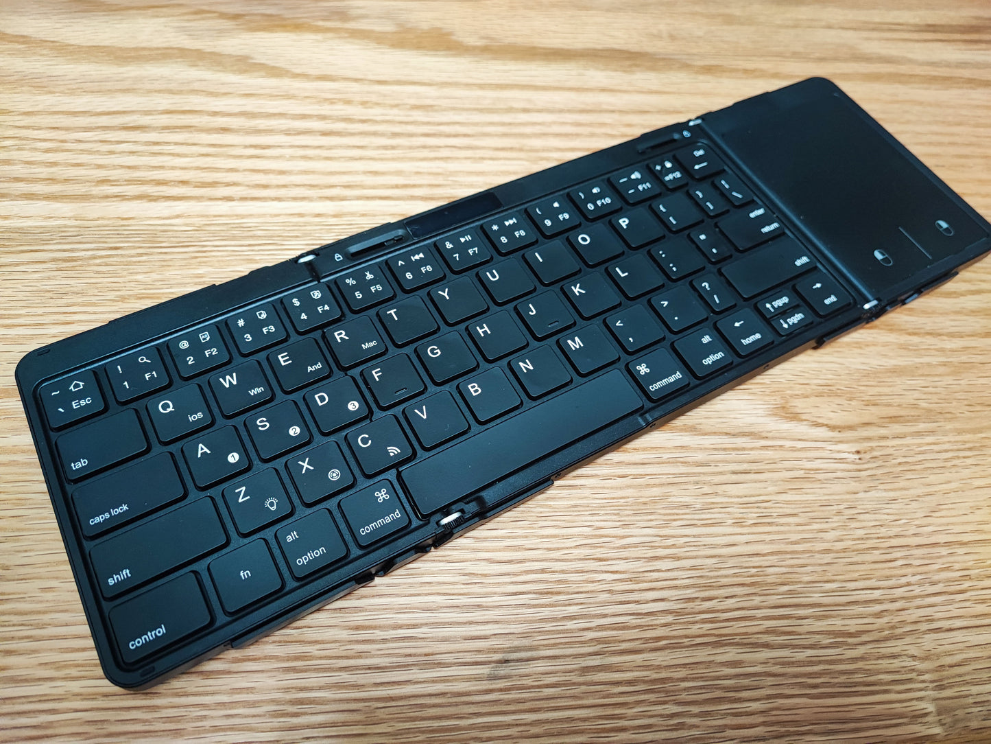 [BRAND NEW] myhalo FULL-SIZED TRI-FOLD PORTABLE WIRELESS BLUETOOTH KEYBOARD