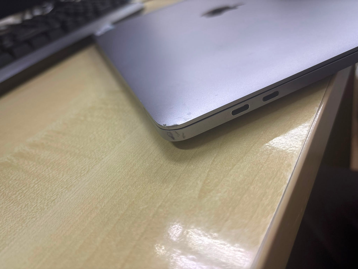 [CERTIFIED RELOVED] APPLE MACBOOK PRO 13-inch 2020 (M1 8-CORE CPU / 8-CORE GPU / 16GB / 512GB SSD) (SILVER)